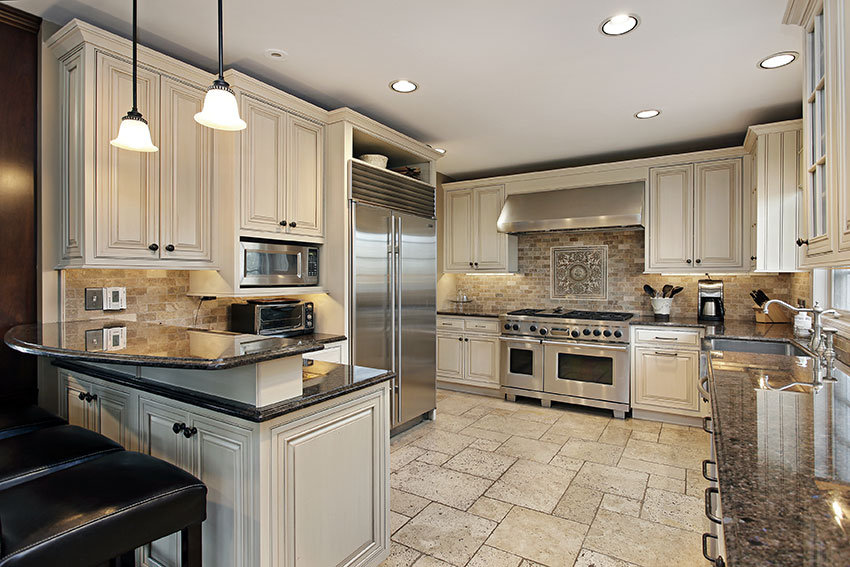 Luxury Kitchen Venna Cream Cabinets With Cambrian Black Granite