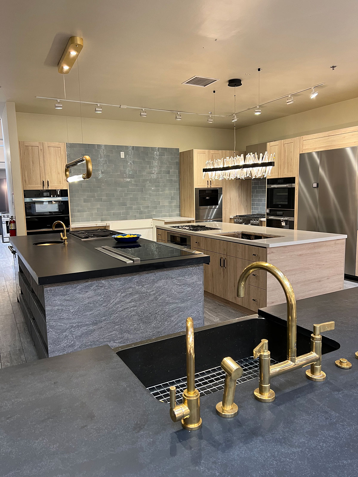 Kitchen and bathroom remodeling by Amazing Cabinetry