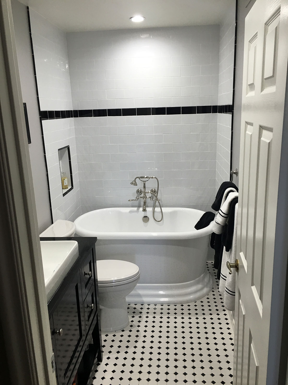 Bathroom remodeling in Laguna Beach by Amazing Cabinetry